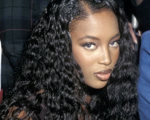 '90s beauty looks: Naomi Campbell with curly hair and glossy lips