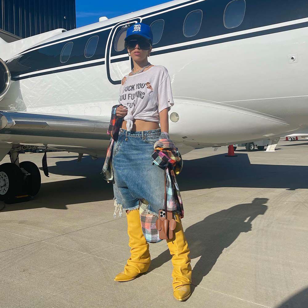 Doja cat wearing a t-shirt and denim skirt to Coachella