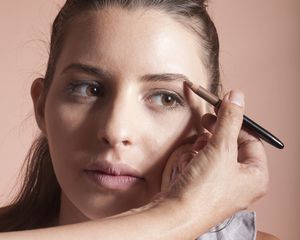 woman filling in eyebrows