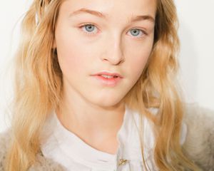 model natural skin
