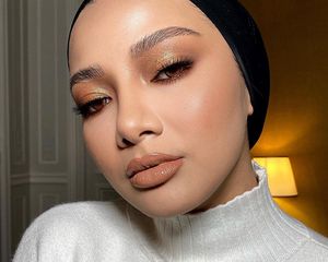 gold eyeshadow