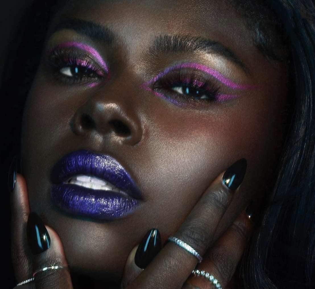 neon violet eyeliner