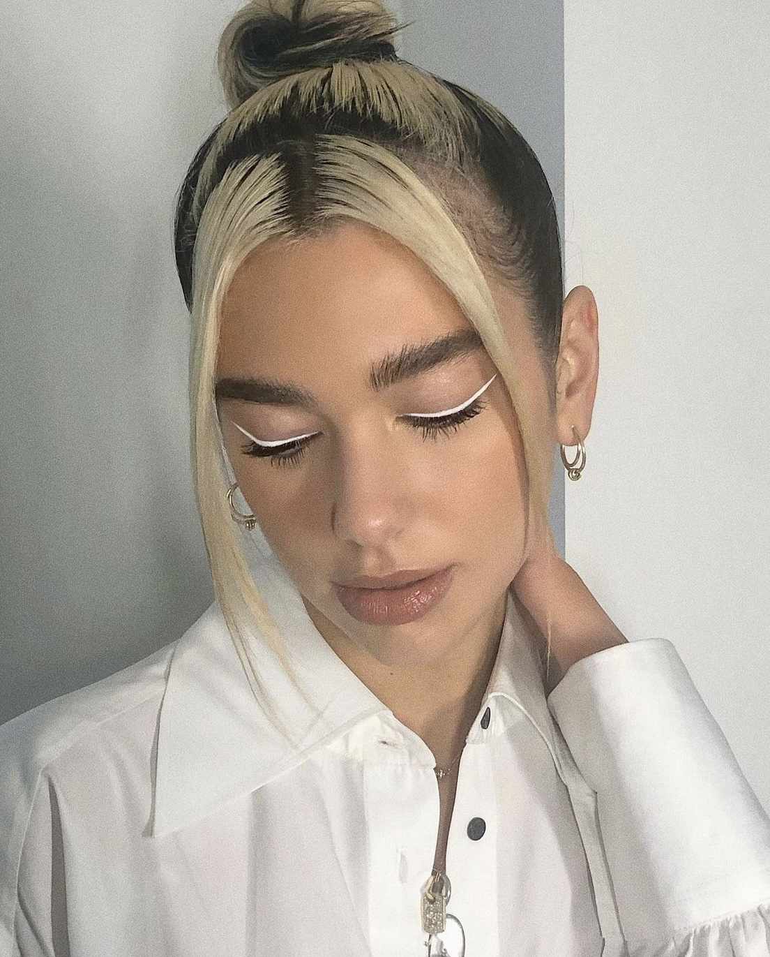 Dua Lipa wearing white eyeliner