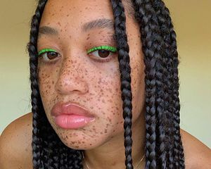 neon eyeliner