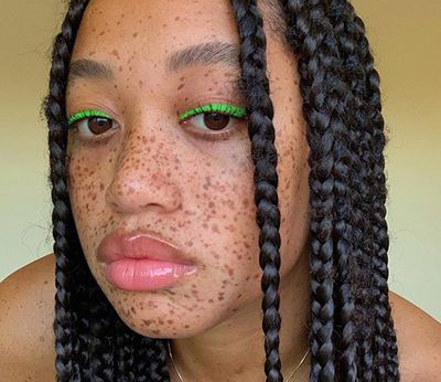 neon eyeliner