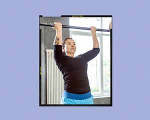 Woman doing a chin-up