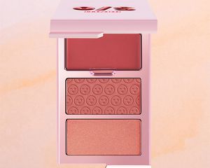 one/size cheek clapper blush trio on a colored background