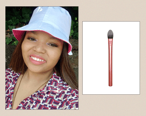 Emerald Elitou Byrdie Writer tries Kitten paw brush