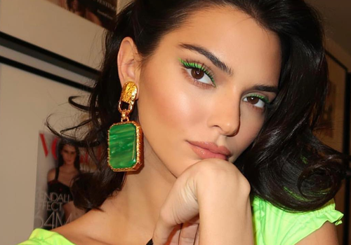 kendall jenner wearing green neon eyeliner
