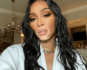 Winnie Harlow Grammys glam